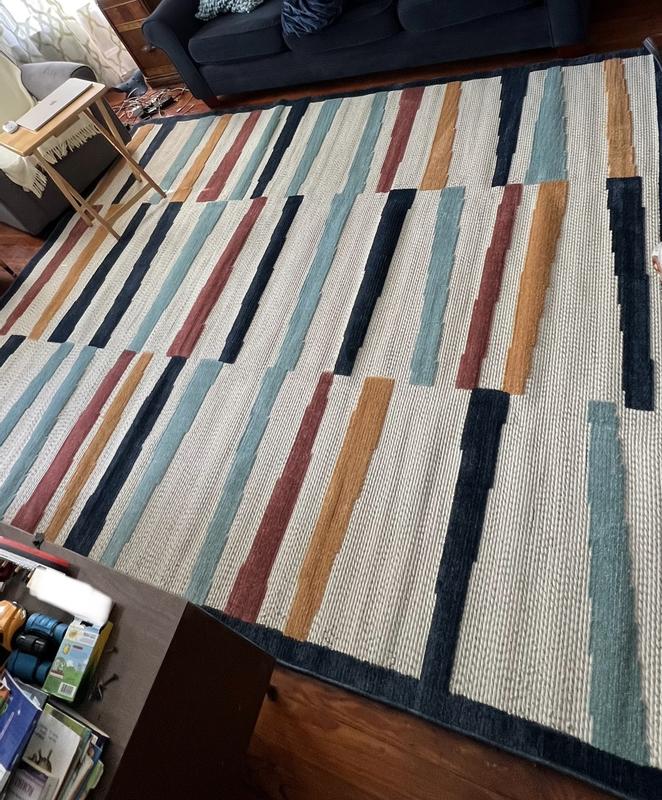 Customer photo for review titled "Great rug for a good price"
