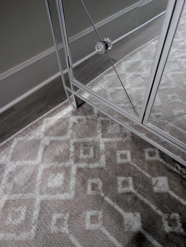 Customer photo for review titled "Stylish and beautiful!"