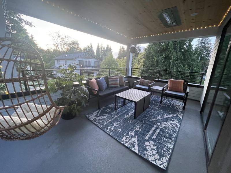 Customer photo for review titled "Great casual outdooor rug. Seems durable."