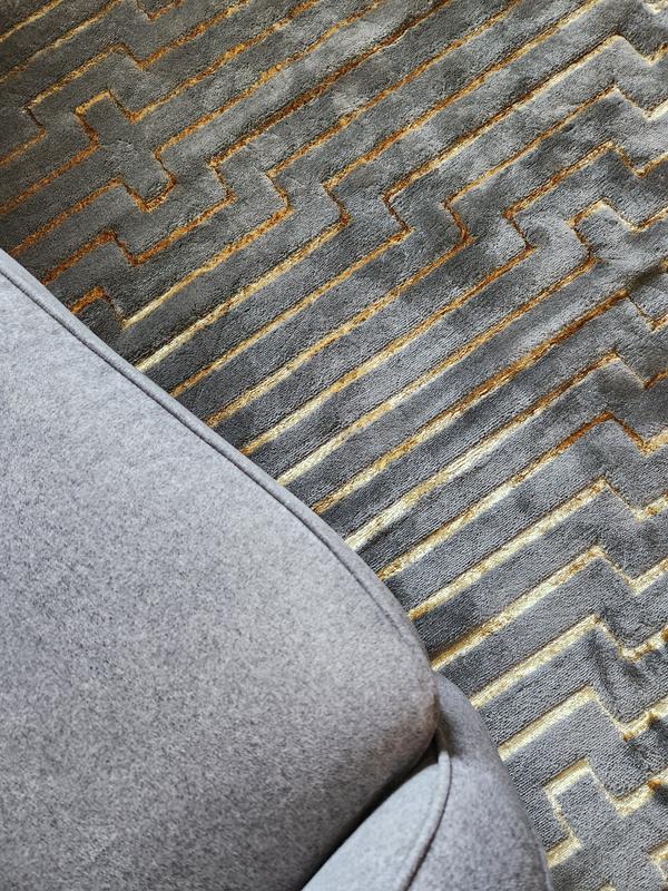 Customer photo for review titled "Vogue Goe grey/gold"