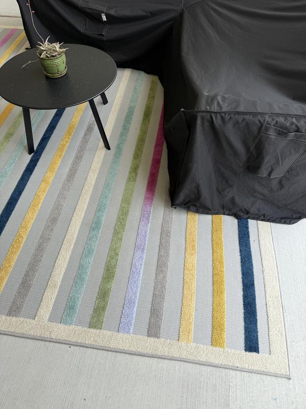 Customer photo for review titled "Pink Fades Outdoors"