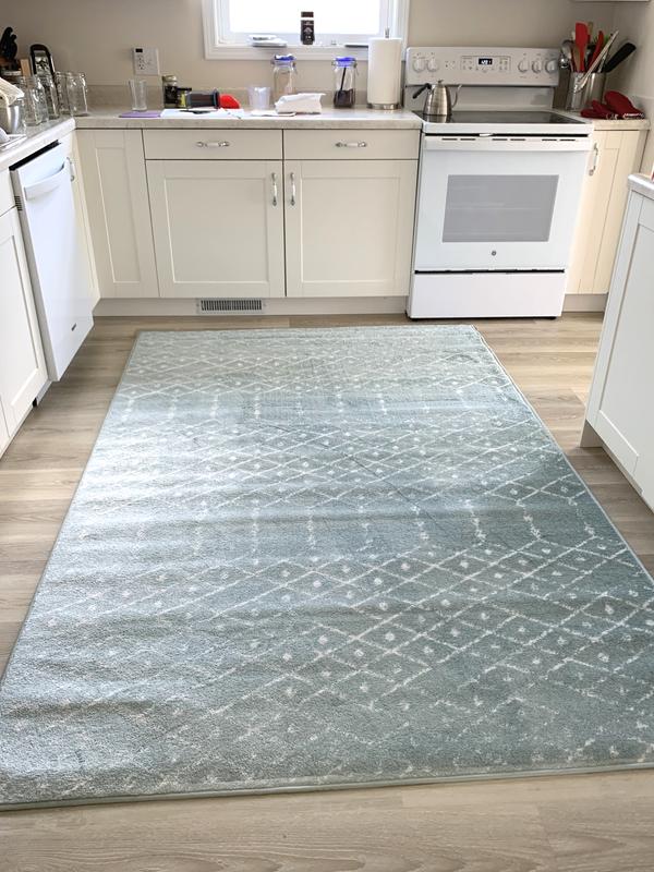 Customer photo for review titled "Excellent rug at a great price"