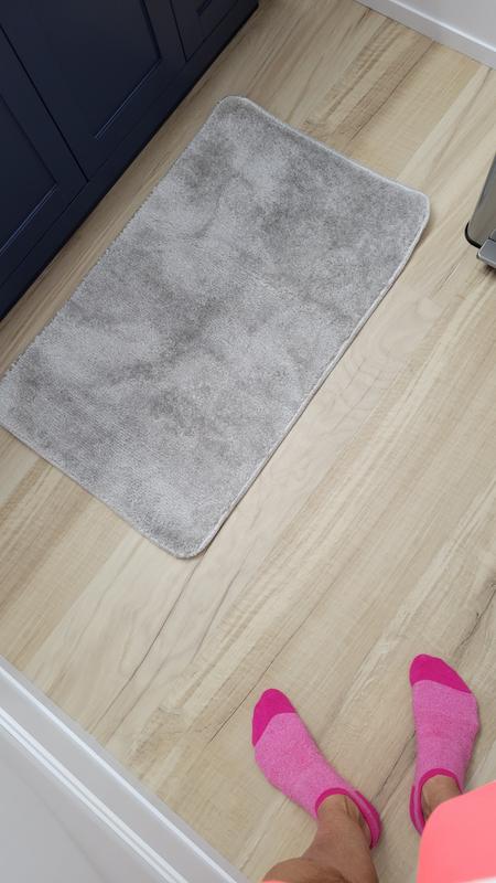 Customer photo for review titled "Looks good on pic but it is very thin and flimsy."