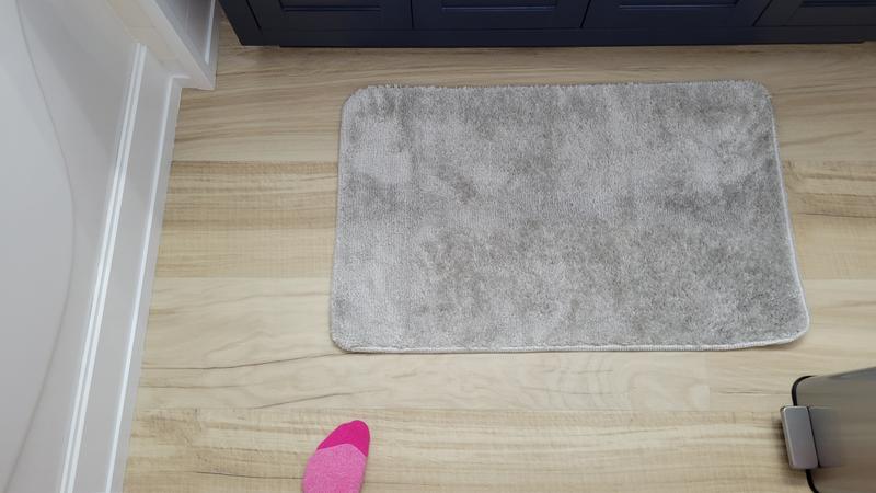 Customer photo for review titled "Looks good on pic but it is very thin and flimsy."