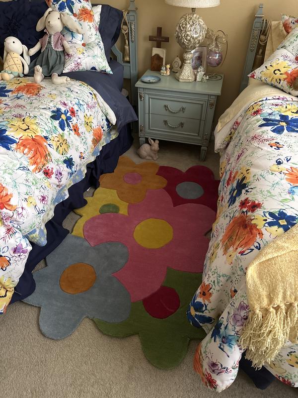 Customer photo for review titled "Love this rug ❤️"