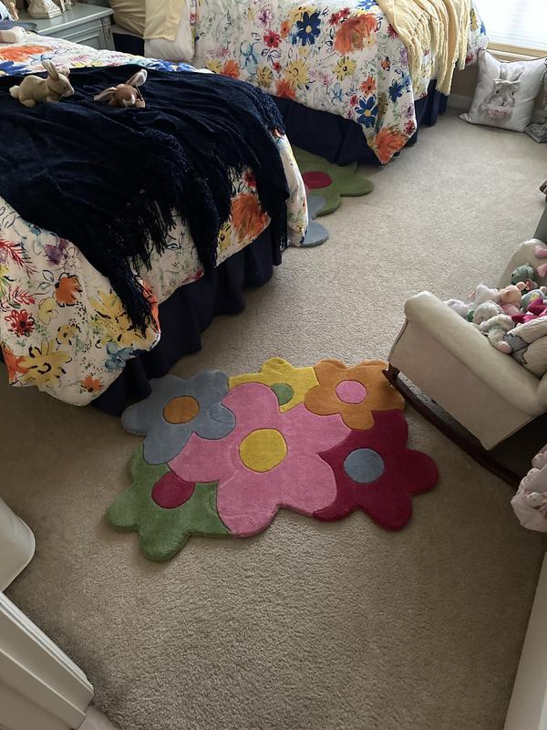 Customer photo for review titled "Love this rug ❤️"