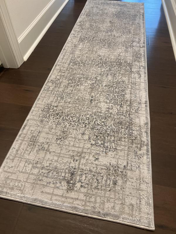 Customer photo for review titled "Great and pretty runner"