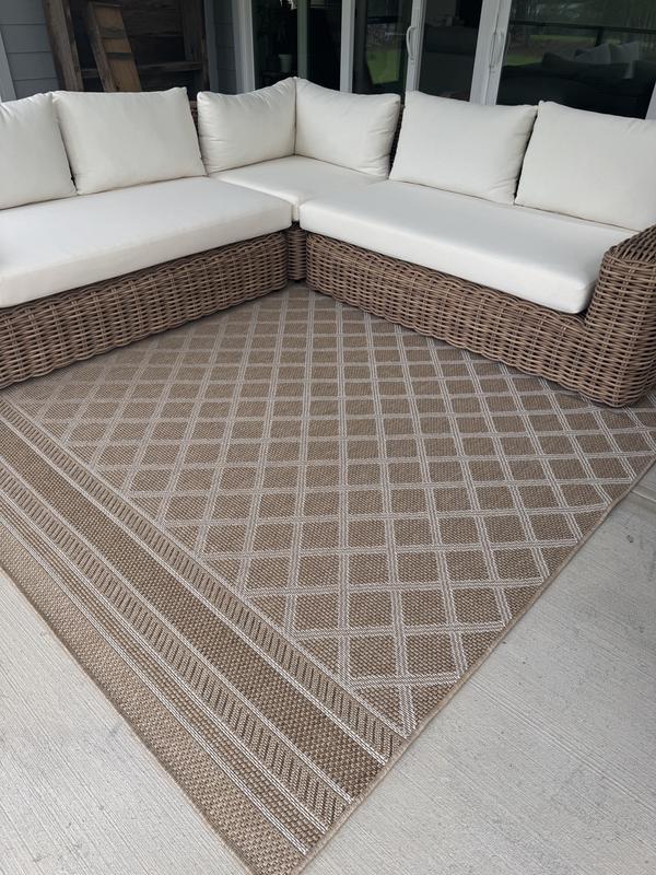 Customer photo for review titled "Beautiful Outdoor Rug"