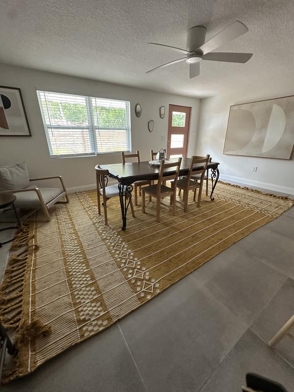 Customer photo for review titled "Stylish and great material"