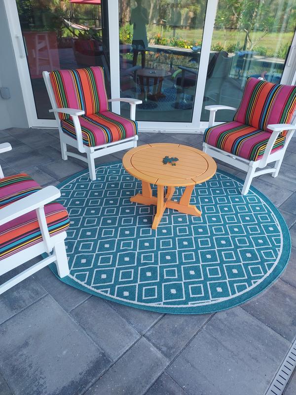 Customer photo for review titled "Bright Outdoor Rug"