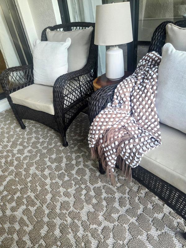 Customer photo for review titled "Great Design Rich Neutral Color"