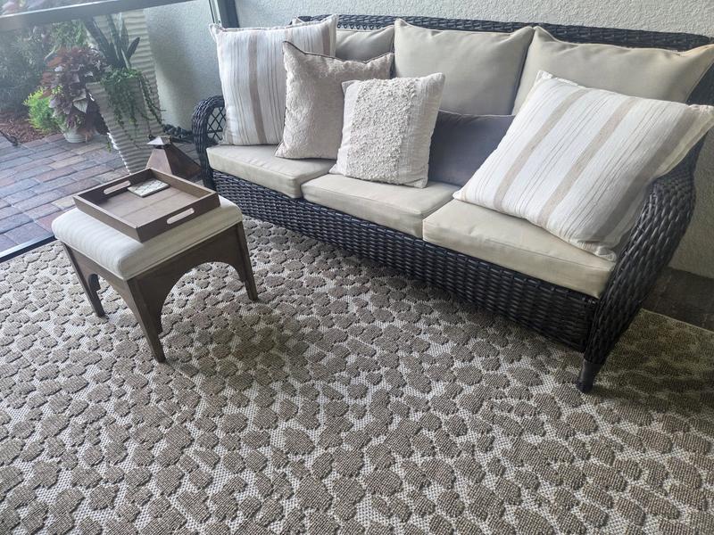 Customer photo for review titled "Great Design Rich Neutral Color"