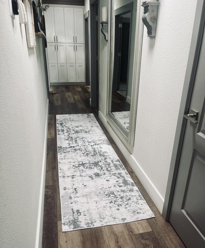 Customer photo for review titled "Perfect grey/ivory ton runner for my hallway"