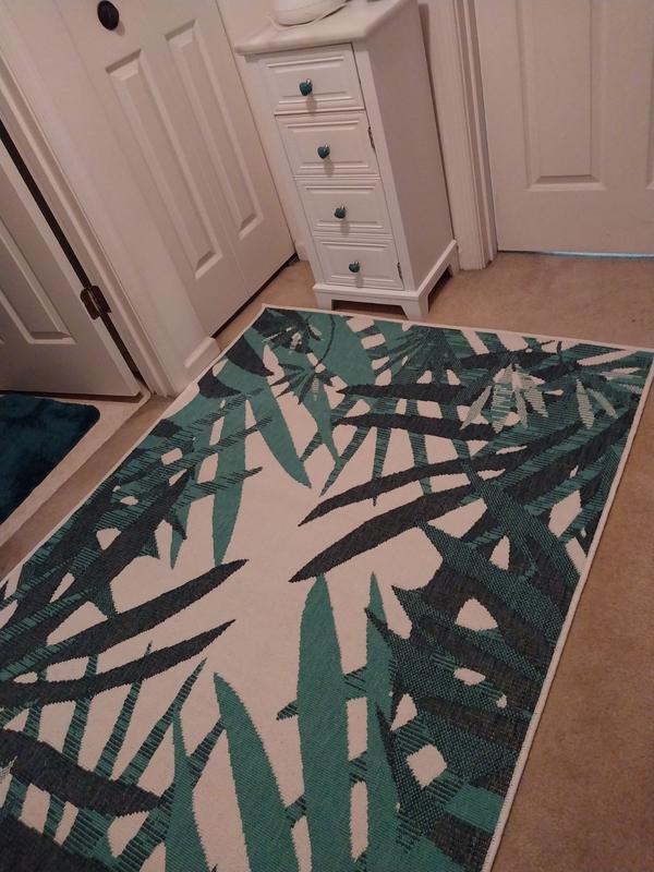 Customer photo for review titled "Very beautiful rug and made of great quality"