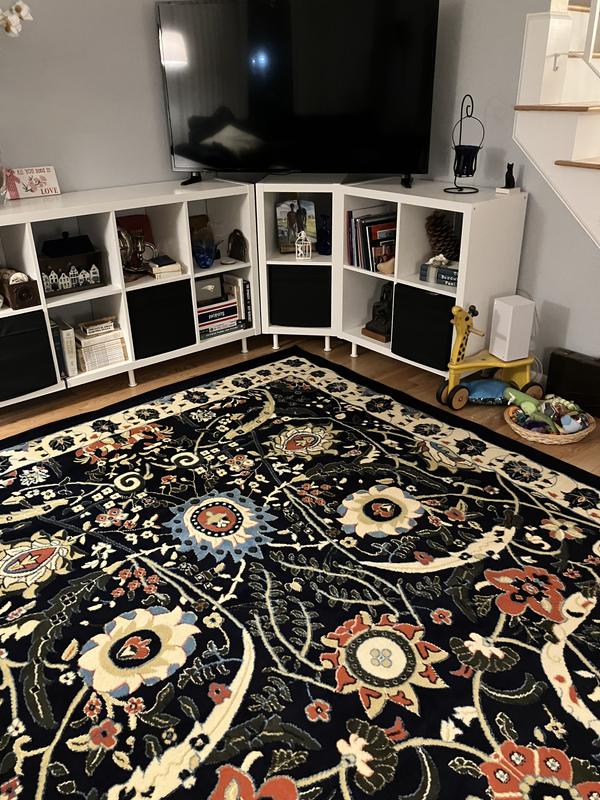 Customer photo for review titled "Beautiful rug and shipped quickly"