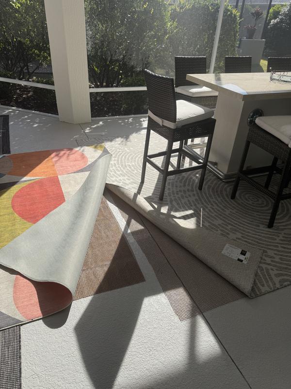 Customer photo for review titled "Great outdoor rug pad"