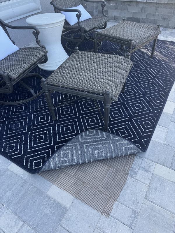 Customer photo for review titled "Great outdoor rug pad"