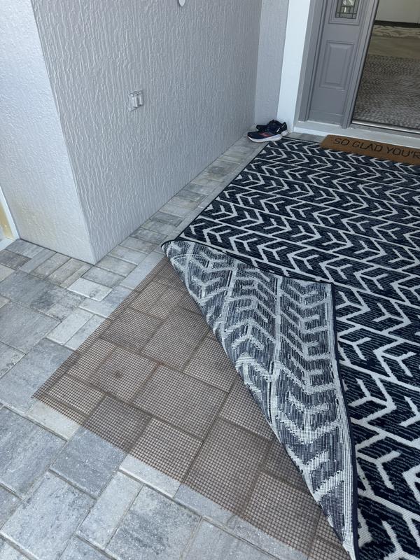 Customer photo for review titled "Great outdoor rug pad"