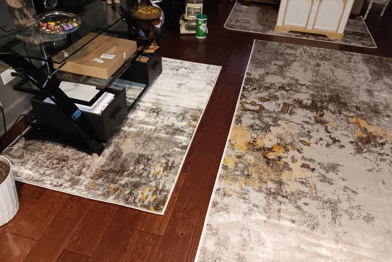 Customer photo for review titled "Beautiful rugs and great quality"