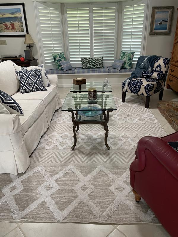 Customer photo for review titled "Beautiful rug"