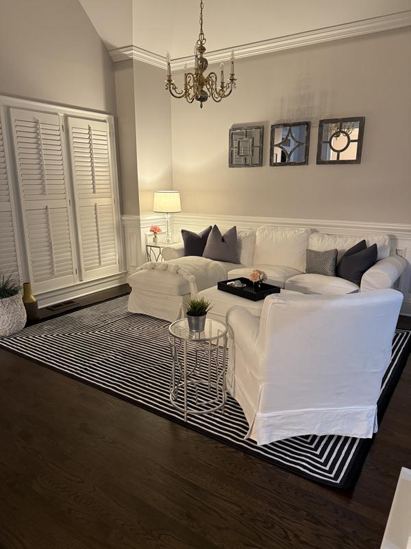 Customer photo for review titled "Gorgeous rug"