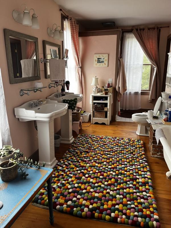 Customer photo for review titled "A VERY thick rug"