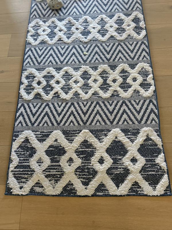 Customer photo for review titled "Beautiful rug"
