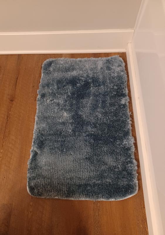 Customer photo for review titled "1' 8 x 2' 7 Bano Luxe Bath Mat"