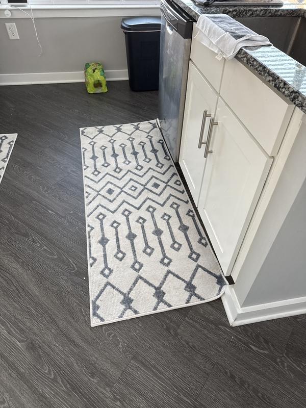 Customer photo for review titled "Beautiful Kitchen rug"