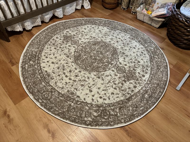 Customer photo for review titled "Overall a good rug!"