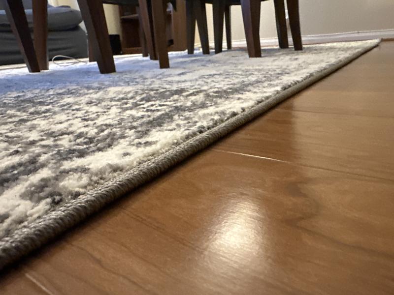 Customer photo for review titled "A Great Rug with Slight Color Difference"