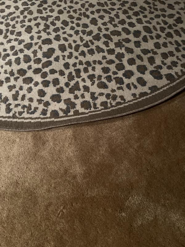 Customer photo for review titled "Edges wont lay flat"