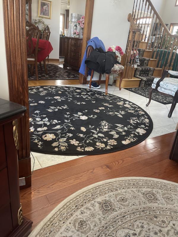 Customer photo for review titled "Order to size it perfectly keeps the rug stable"