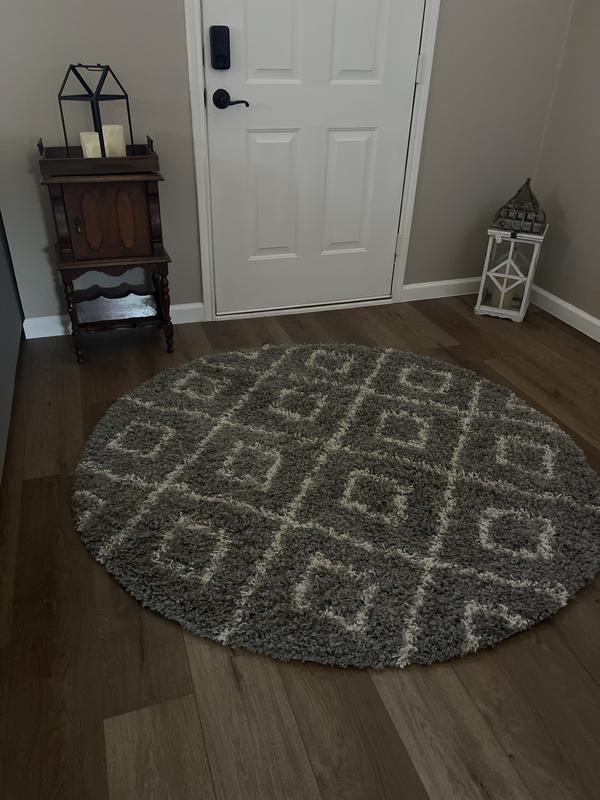 Customer photo for review titled "Lattice Shag Rug 5’3x5’3"