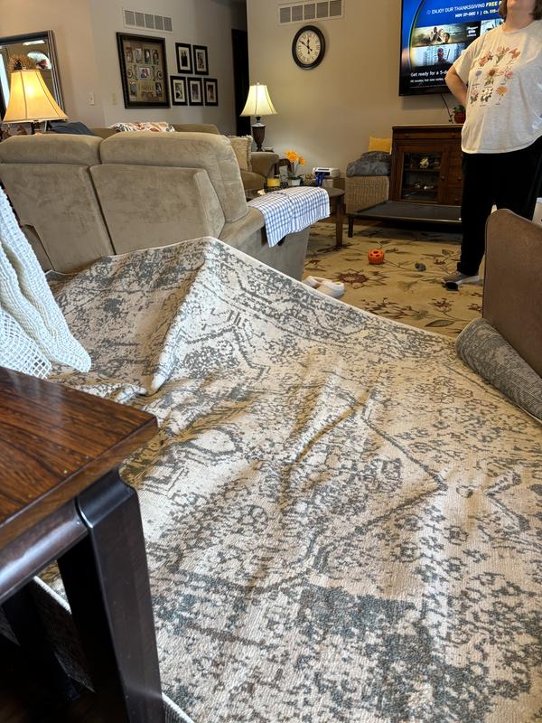 Customer photo for review titled "Colors not as shown or described."