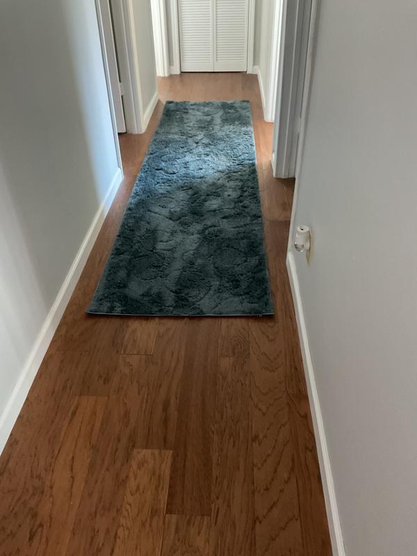 Customer photo for review titled "Hallway too long for runner"