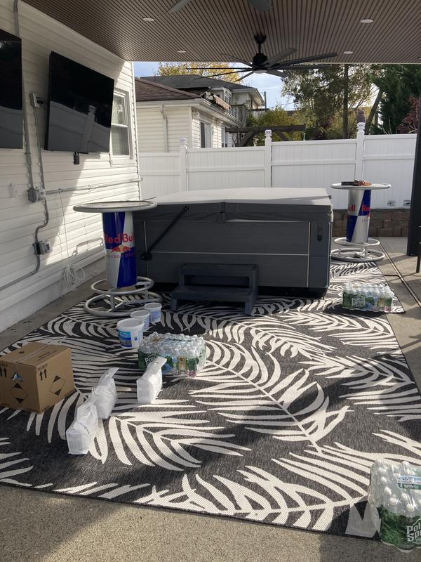 Customer photo for review titled "Beautiful out door rug"