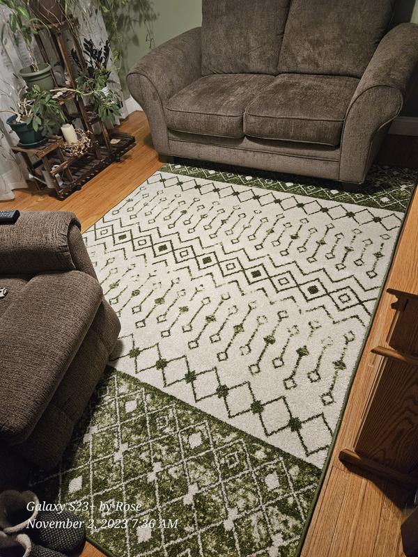 Customer photo for review titled "Beautiful and looks great in our living room ....."