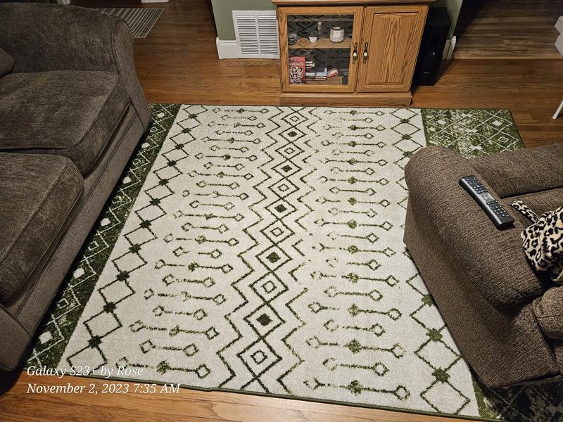 Customer photo for review titled "Beautiful and looks great in our living room ....."