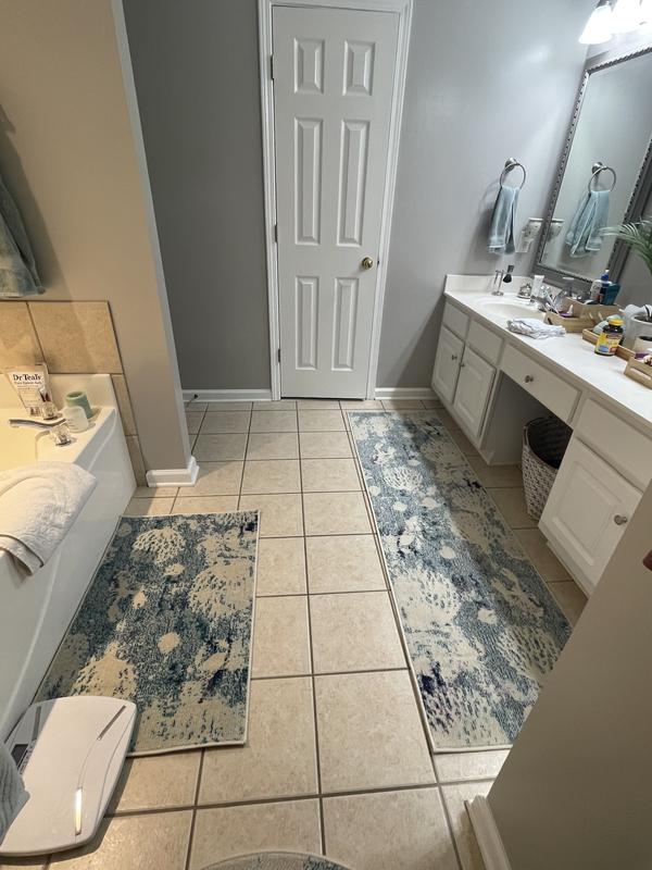 Customer photo for review titled "Lovely coastal runner"