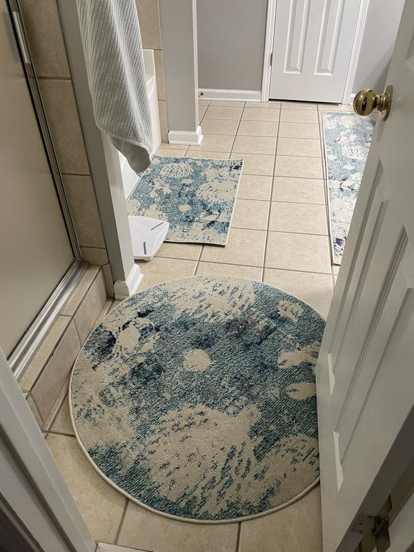 Customer photo for review titled "Lovely coastal runner"