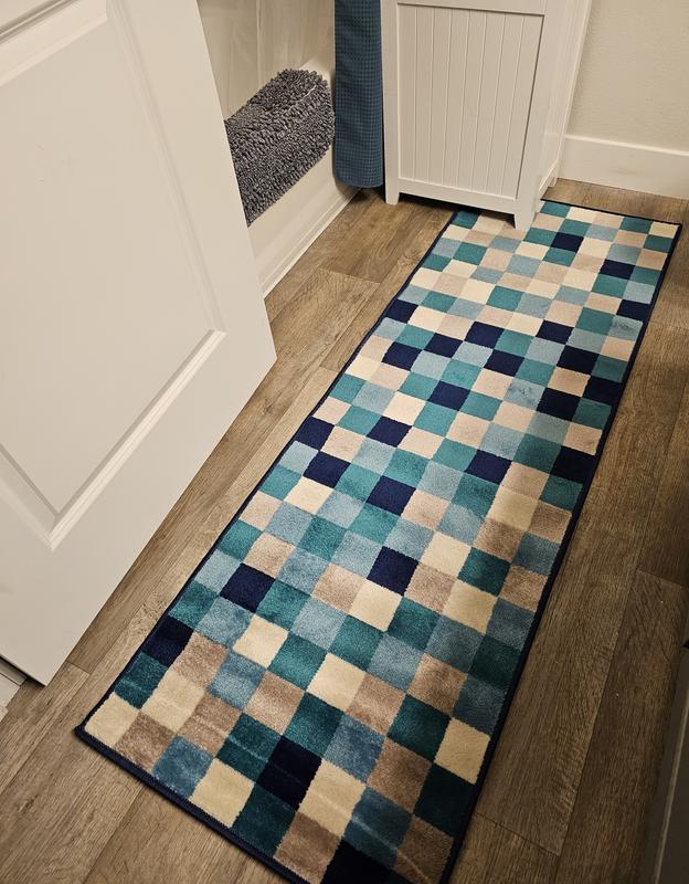 Customer photo for review titled "What a bargain for a perfect bathroom rug!"