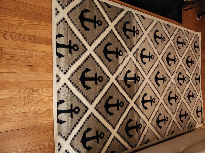 Customer photo for review titled "Carpet is 2 different colors"