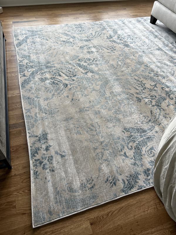 Customer photo for review titled "Beautiful Rug!"