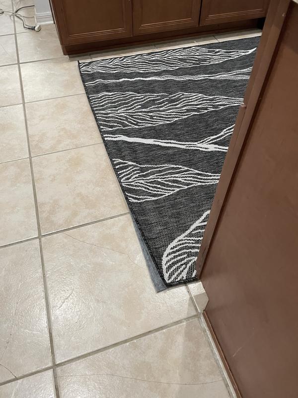 Customer photo for review titled "Nice rug  indoor or out!"