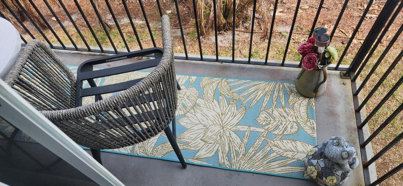 Customer photo for review titled "Very pretty rug!!"