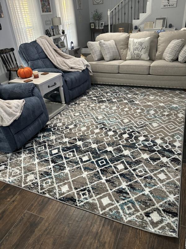 Customer photo for review titled "Gorgeous rug!"