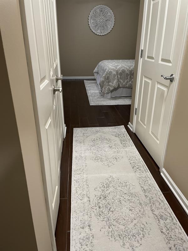Customer photo for review titled "Ivory Oxford rugs"