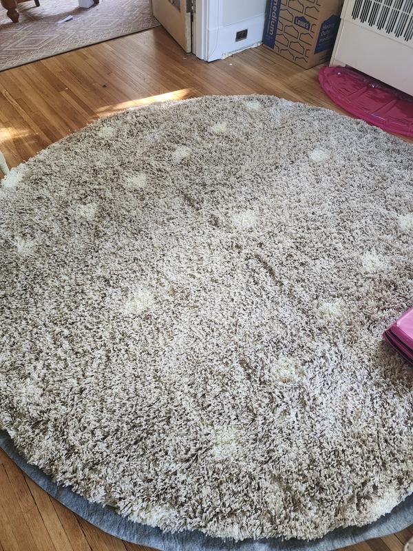 Customer photo for review titled "Okay for an inexpensive rug but not as pictured"