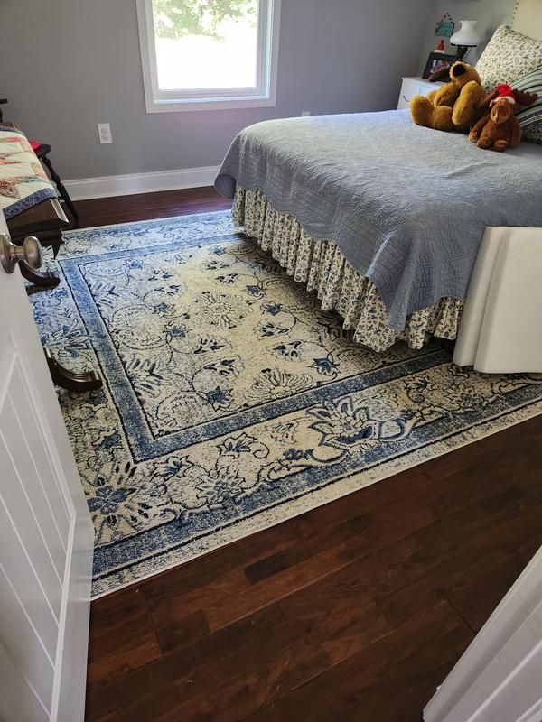 Customer photo for review titled "My blue room"